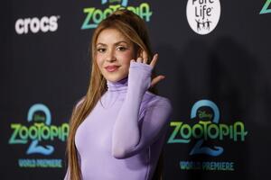 Milan i Saša su porasli i podržavaju mamu na divan način: Šakira modno usklađena sa sinovima na crvenom tepihu