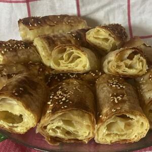 Savršena uz slavko predjelo, sve će pasti u drugi plan: Najlepša pita sa sirom, pun pleh za manje od 1.000 dinara