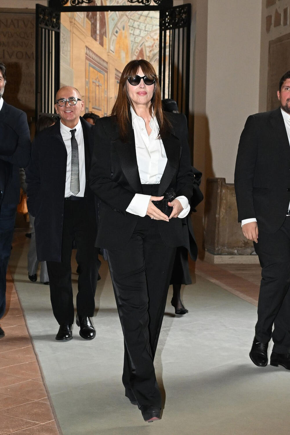 <p>Glumica Monika Beluči se pojavila na audijenciji kod pape Lava XIV i oduševila svojim minimalističkim izdanjem.</p>