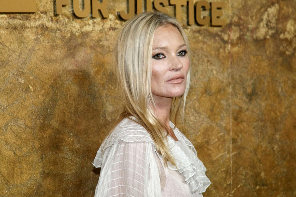 Trik Kejt Mos koji zateže kožu i smanjuje otečenost