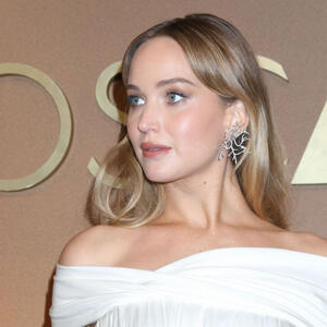 Dženifer Lorens u najlepšoj beloj haljini koju smo ikad videli: Oskarovka oduševila u kreaciji u stilu grčke boginje