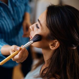 Kako i gde naneti rumenilo zavisi od oblika lica: Da biste izgledali najbolje moguće, ovo morate da znate