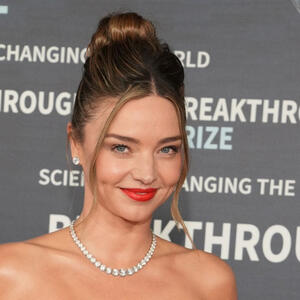 Samo dva sastojka će je učiniti sjajnijom i bujnijom: Masku za kosu koju koristi Miranda Ker možete da napravite i sami