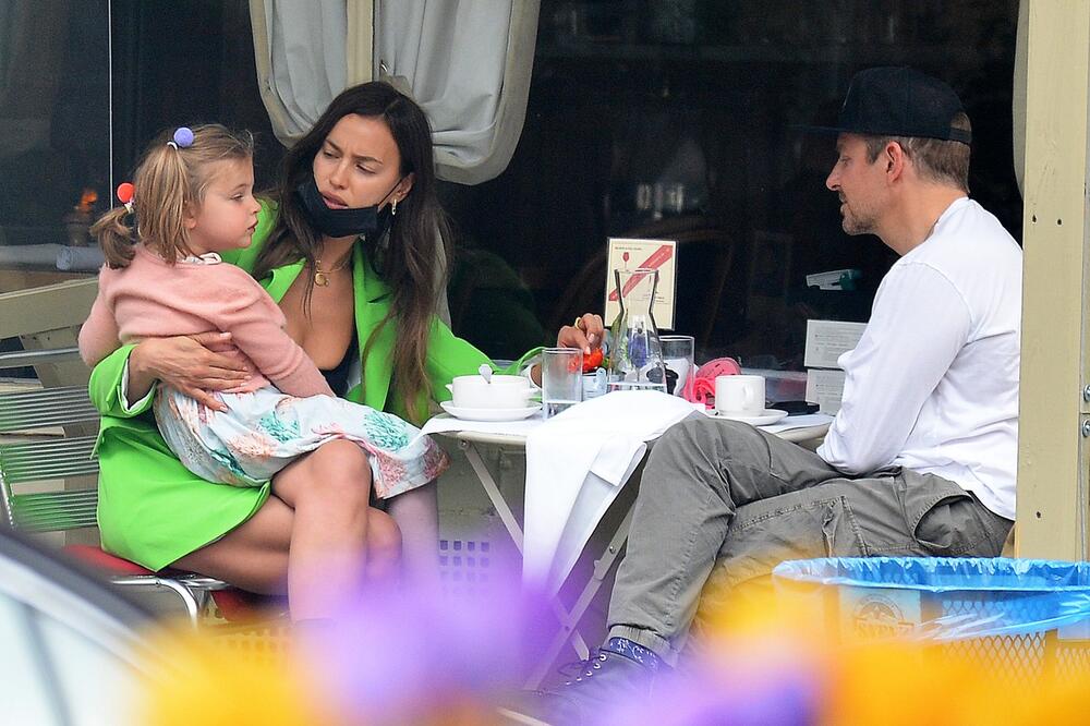 Irina Šajk i Bredli Kuper sa ćerkom Leom