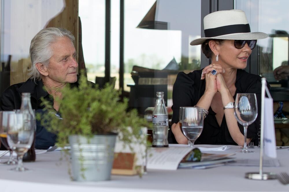 Majkl Daglas i Ketrin Zita-Džouns u Slovačkoj