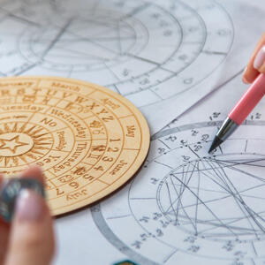 Dnevni horoskop za 23. novembar: Strelčevi prave uspomene za ceo život, Vodoliju muče emotivni problemi