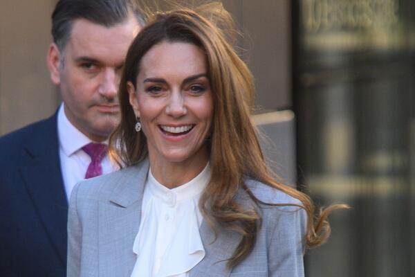 Pantalone koje izdužuju nogu & cipele savršene za sve prilike: Kejt Midlton u preppy izdanju koje ćete odmah iskopirati