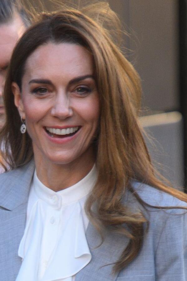 Pantalone koje izdužuju nogu & cipele savršene za sve prilike: Kejt Midlton u preppy izdanju koje ćete odmah iskopirati