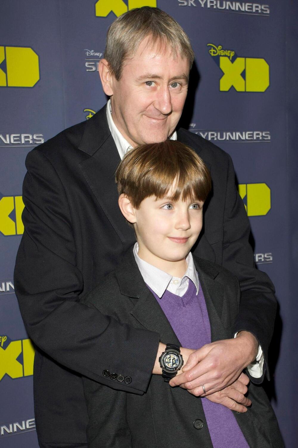 Nikolas Lindherst nije voleo da se pojavljuje na crvenom tepihu, ali ako su ga zvali na premijere dečijih predstava i filmova, uvek je koristio priliku da izvede Arčija i ponosno pozira s njim.