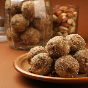 Posne kuglice od 3 sastojka gotove za 3 minuta: Recept za zdrav slatkiš koji će voleti svi od 7 do 77 godina