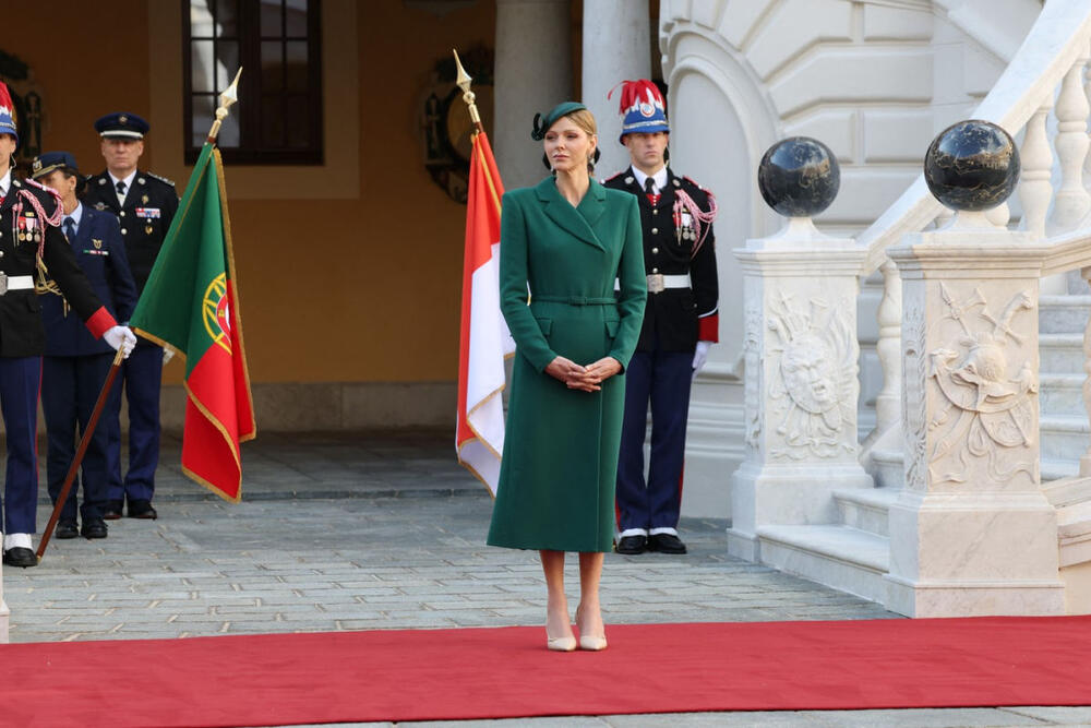 <p>Monegaška princeza Šarlin od Monaka pojavila se u elegantnoj zelenoj haljini koju bi odmah nosila i Kejt Midlton.</p>