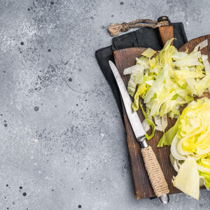 Kako da kiseli kupus bude žut? Prilikom kiseljenja, dodajte mu ovu namirnicu – rezultat će vas oduševiti