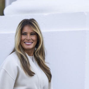 Elegantno izdanje Melanije Tramp idealno za hladne dane: Prva dama SAD-a pokazala kako jedan detalj menja ceo utisak