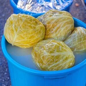 Ako krene da se kvari, ipak mu ima spasa: Šta uraditi s kiselim kupusom ako su glavice premekane i propadaju?