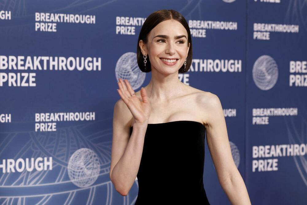 Glumica Lili Kolins ima minimalističku, a efektnu policu za knjige