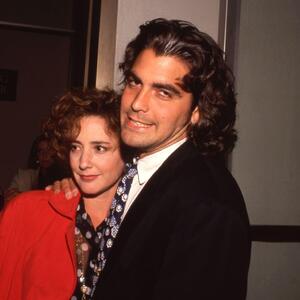 Zaboravljena Klunijeva prva žena viđena posle duže pauze: Zavela još jednog holivudskog lepotana i blista u 67. godini