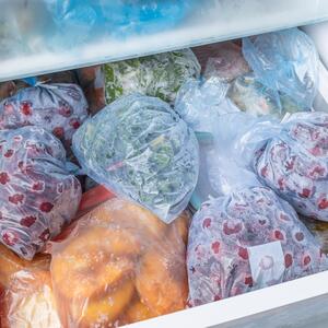 Kad ih odmrznete, verovatnije ćete ih baciti nego pojesti: Jedna grupa namirnica ne bi trebalo da se zamrzava