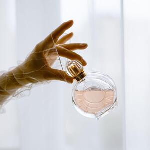 Ako koristite parfem ovako, užasno grešite: Ili će odmah izgubiti miris ili će se osećati vrlo neprijatno