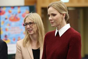 Efektni elegantni kombinezon & dobro poznata frizura: 3.700 evra za stajling princeze Šarlin iz modnih udžbenika