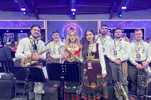 Orkestar Danijele Veselinović na završnici svetskog kulturnog festivala u Indiji oborio dva Ginisova rekorda!