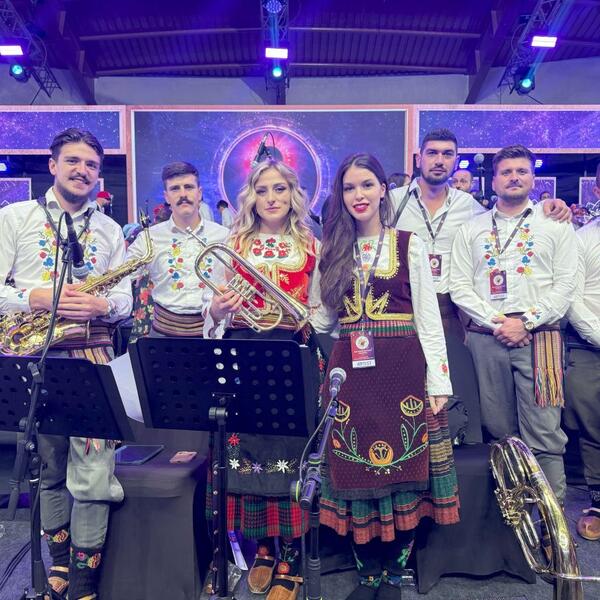 Orkestar Danijele Veselinović na završnici svetskog kulturnog festivala u Indiji oborio dva Ginisova rekorda!