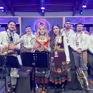 Orkestar Danijele Veselinović na završnici svetskog kulturnog festivala u Indiji oborio dva Ginisova rekorda!