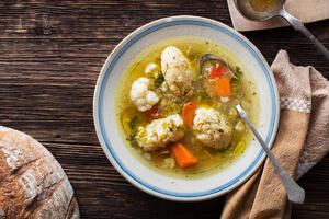 Lako se prave, nema šanse da vam se raspadnu: Mekane griz knedle po bakinom receptu uz koje će supa biti još ukusnija