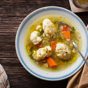 Lako se prave, nema šanse da vam se raspadnu: Mekane griz knedle po bakinom receptu uz koje će supa biti još ukusnija