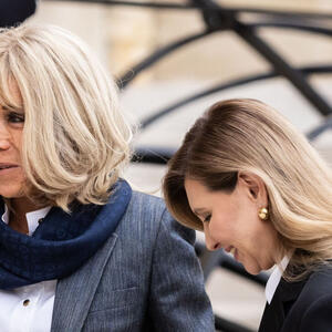 Modni okršaj Brižit Makron i Olene Zelenske morate da vidite: Moćna i elegantna odela kojim su prve dame prodrmale Pariz