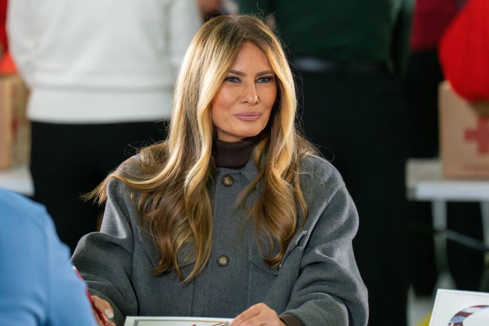 MELANIJA TRAMP U IZDANJU KOJE ĆE OPČINITI SVE SRPKINJE