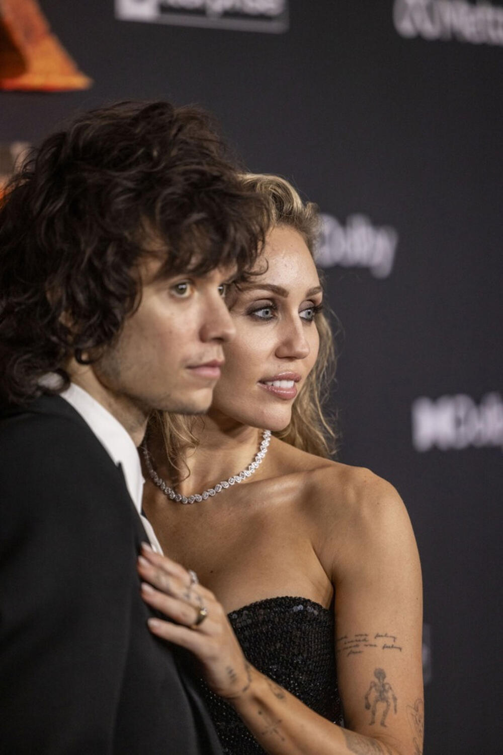 <p>Pevačica Majli Sajrus je spremna da ponovo stane "na ludi kamen", javljaju američki mediji, a ona se nedavno našalila na svoj račun i nazvala sebe kuguarkom.</p>