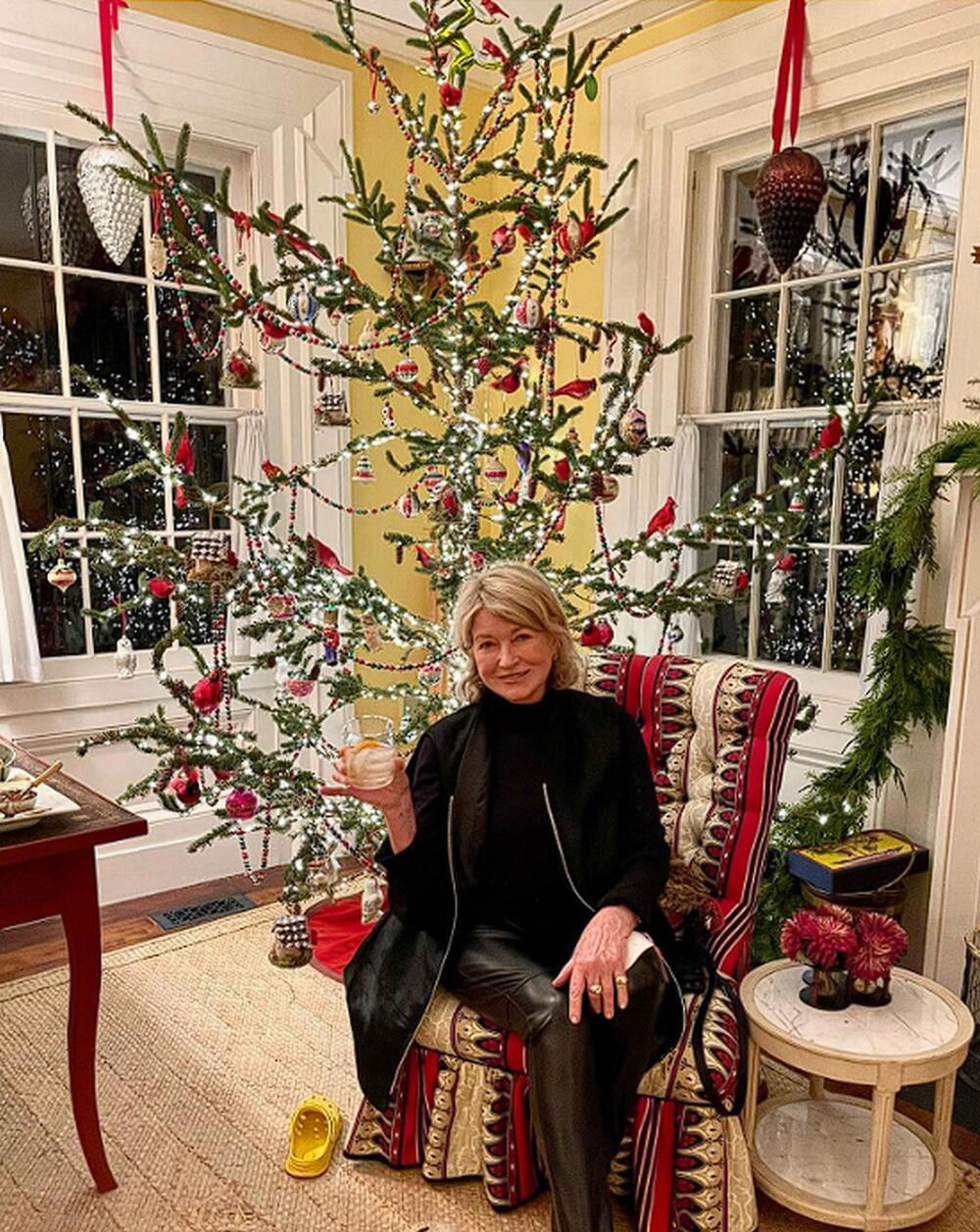 Marta Stjuart ispred tanke jelke ukrašene minimalistički