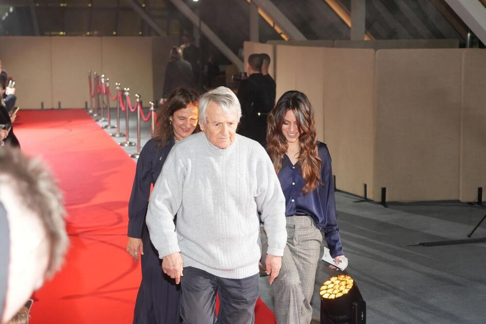 JOVAN MARKOVIĆ JE DEDA MLADE GLUMICE