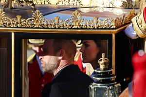 Boja mami poglede, a kroj sužava struk i laska svakoj figuri: Elegantno izdanje kojim je Kejt Midlton očarala Britaniju