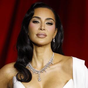 "Gnusno" je samo jedna od reči kojom je opisuju: Novogodišnju dekoraciju u domu Kim Kardašijan stvarno mroate da vidite