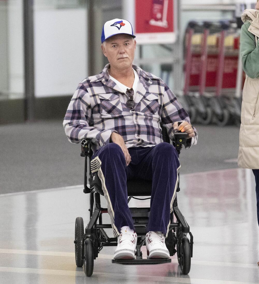 Erik Dejn u invalidskim kolicima