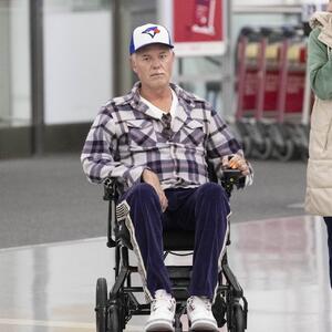 "Niko me ne bi krivio da se pokrijem i plačem 2 nedelje..." Glumac iskreno o bolesti koja mu ubrzano razara telo