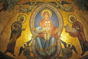 Četvrtak, 4. decembar je CRVENO SLOVO: Šta je strogo zabranjeno raditi na dan Vavedenja presvete Bogorodice?