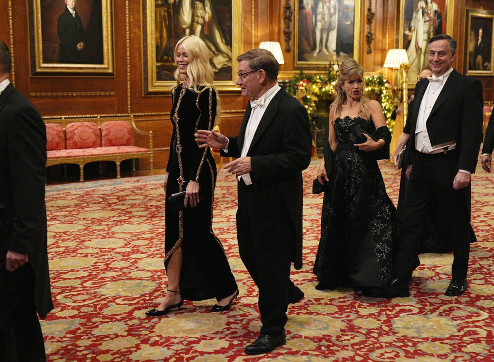 <p>Nekadašnja nemačka manekenka Klaudija Šifer prisustvovala je kao ledi Von kraljevskom banketu koji je održan u čast nemačkog predsednika. Njeno modno izdanje nas je očaralo dozom elegancije.</p>