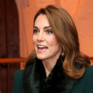 Kejt Midlton okupila holivudski krem – i zasenila ih! Jedan poseban kaput & večno trendi čizme za otmen decembarski look