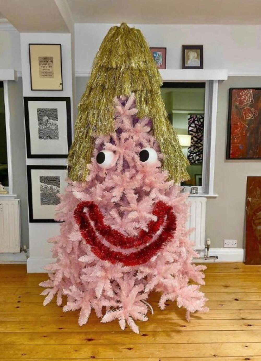 Nasmejana jelka Mišel Fajfer