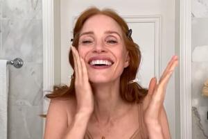 Za mladolik izgled i blistav ten, oskarovka se svako jutro – šamara: Da li face slapping stvarno deluje?