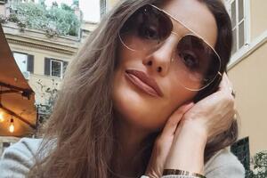 Nestvarna novogodišnja jelka & crveno-bela čarolija: Zavirite u luksuzno ukrašeni dom Sonje i Nikole Lazetića na Avali