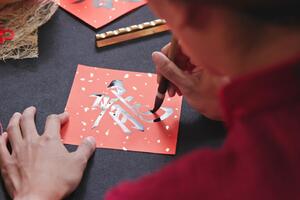 Oni su IZABRANI da zablistaju u godini VATRENOG KONJA: 3 znaka kineskog horoskopa koja će procvetati u 2026.