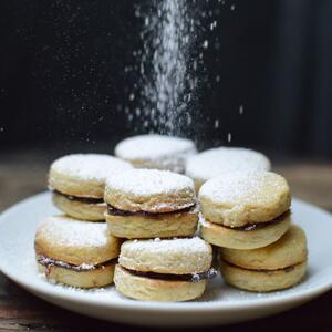 Pronašli smo recept za najlepše posne vanilice: Brzi sitni kolači koji se tope u ustima & odmah vraćaju u detinjstvo