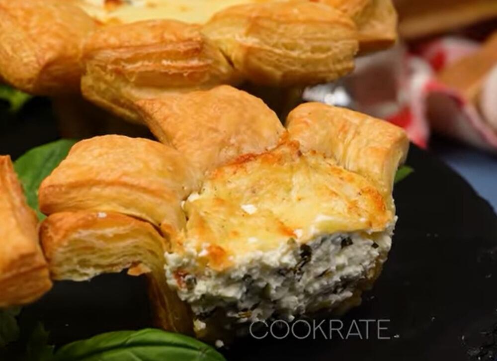 Cvetići od lisnatog testa punjeni sirom