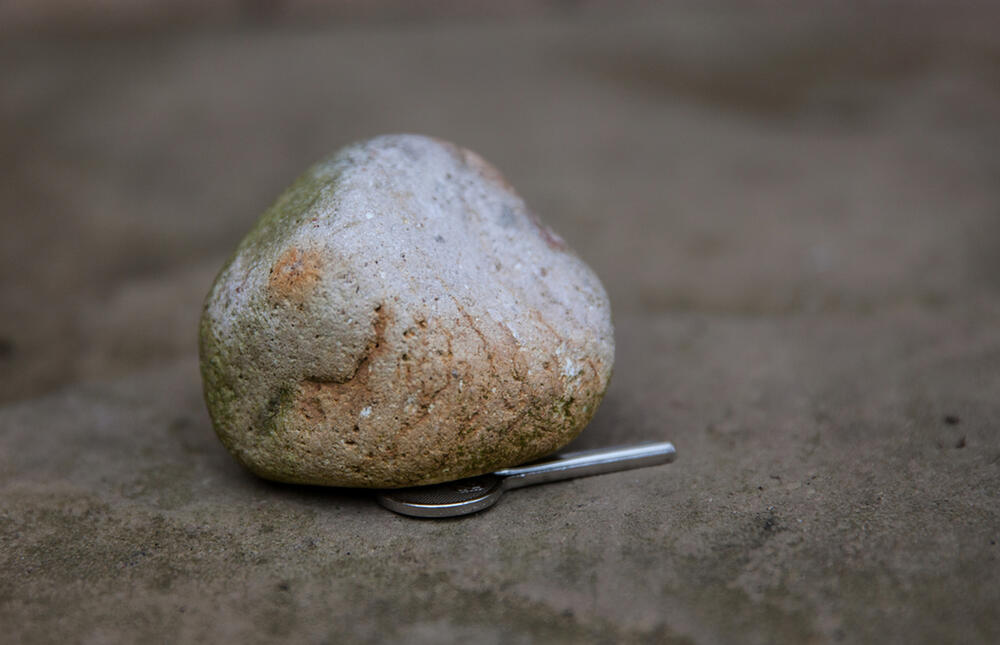 KLJUČ ČESTO SAKRIVAMO ISPOD KAMENA 