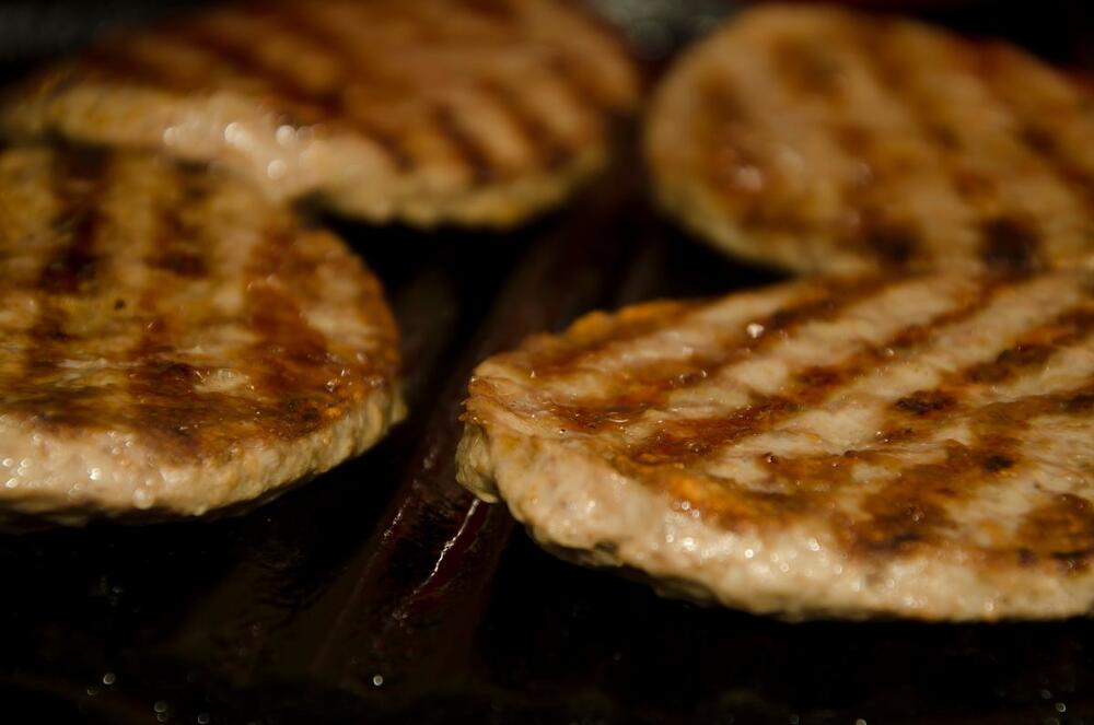 Kako da pripremite sočne pljeskavice kao iz restorana?