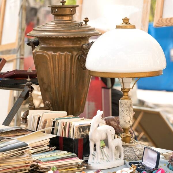 Kriju se na buvljacima i radnjama polovne robe: Ovih 10 stvari se mogu naći za bagatelu, a mogu doneti pravo bogatstvo