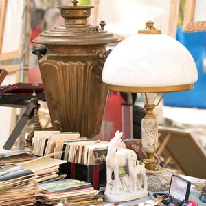 Kriju se na buvljacima i radnjama polovne robe: Ovih 10 stvari se mogu naći za bagatelu, a mogu doneti pravo bogatstvo